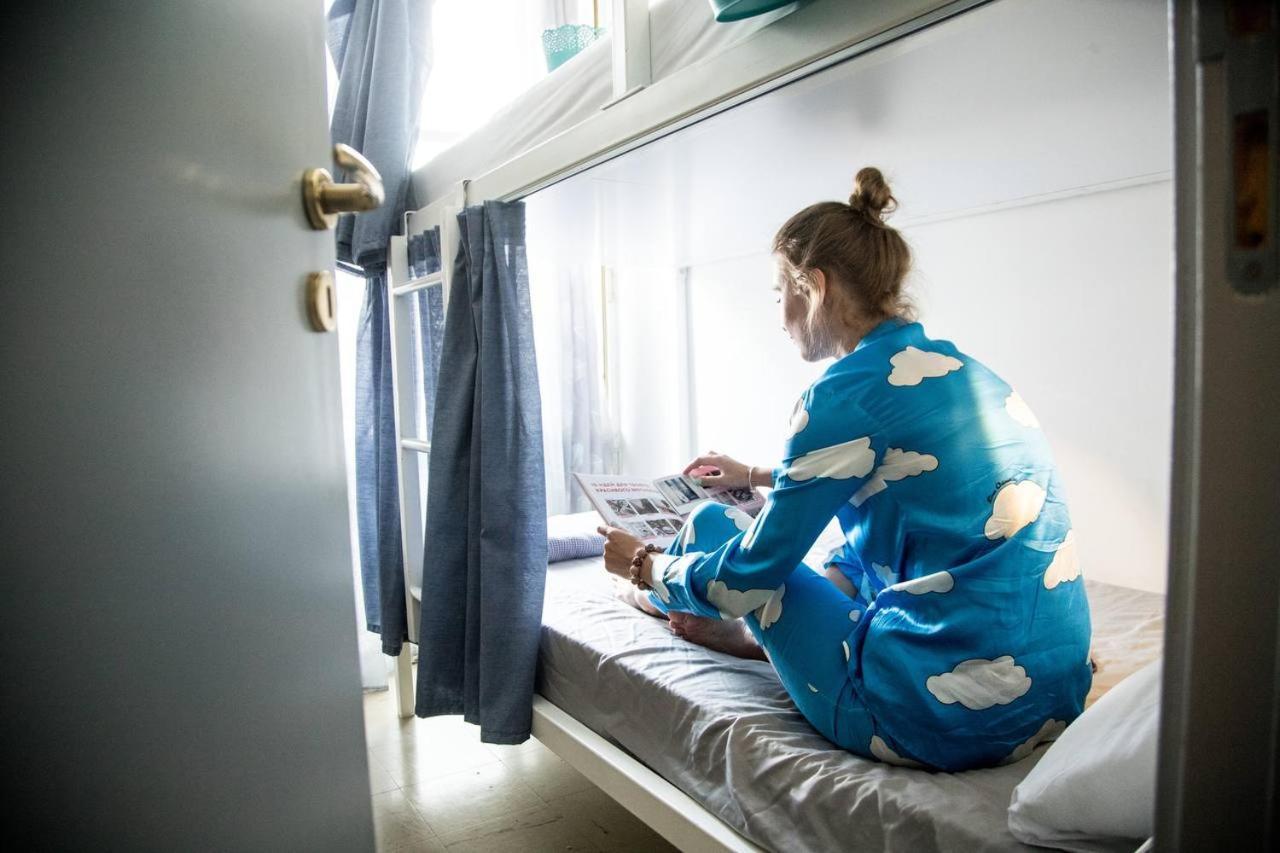 Let Me Take My Bunk Bed Hostel Атина Екстериор снимка