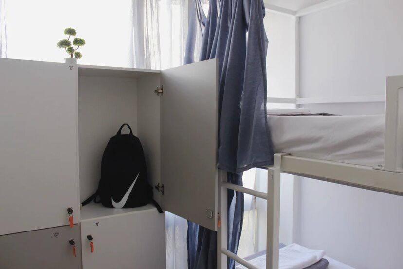 Let Me Take My Bunk Bed Hostel Атина Екстериор снимка