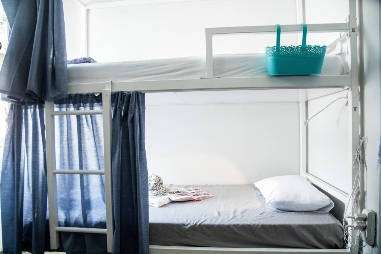 Let Me Take My Bunk Bed Hostel Атина Екстериор снимка