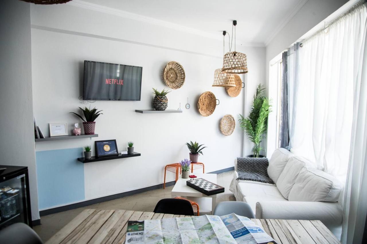 Let Me Take My Bunk Bed Hostel Атина Екстериор снимка